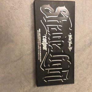 Brand New in Box Kat Von D Shade & Light Contour